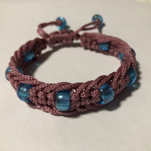 Macramé drhaný náramek s korálky — foto 2