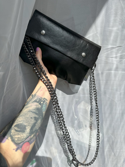 Papírová crossbody // black shiny chain — foto 2