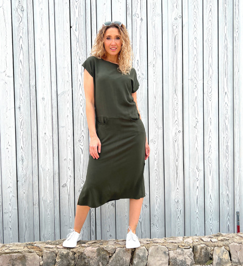 Rovné šaty tmavě khaki — foto 4
