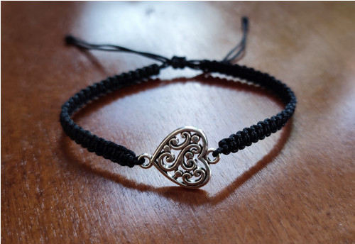 Macramé náramek ORNAMENTOVÉ SRDCE — foto 2