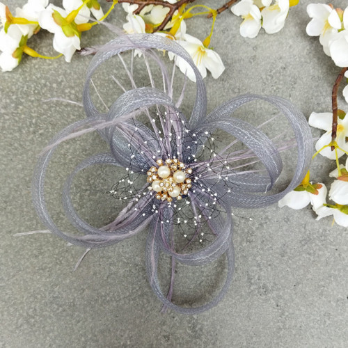Šedé odstíny Fascinator — foto 2