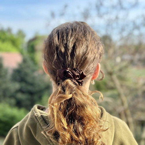 CHOCOLATE - hedvábná scrunchie KLASIK — foto 2