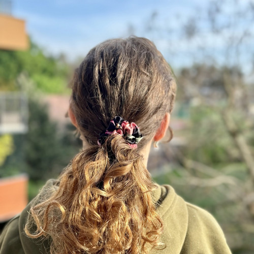 FLORA'S DRESS - hedvábná scrunchie MINI — foto 5