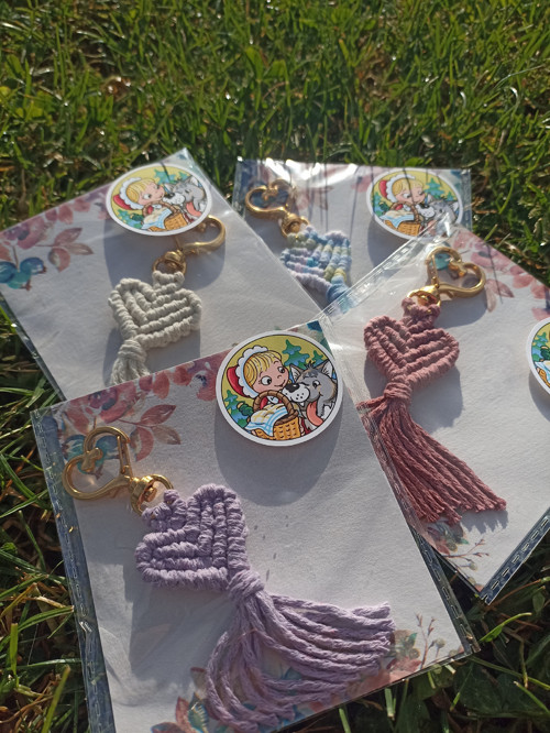 Macramé klíčenka srdíčko — foto 4