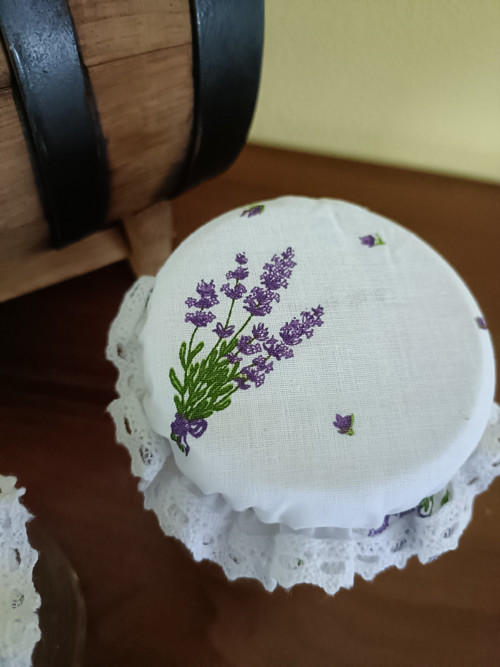 Kloboučky na sklenice levandula — foto 2