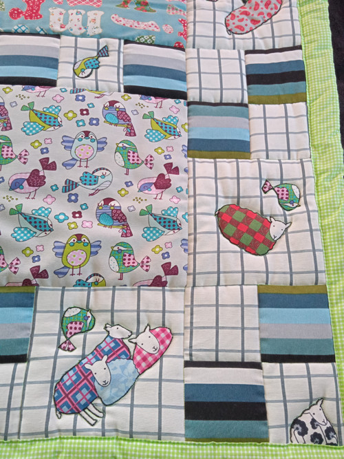 OVEČKOVÁ S PIPINAMA - patchwork deka — foto 3