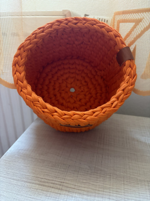 Háčkovaný košík oranžový — foto 2