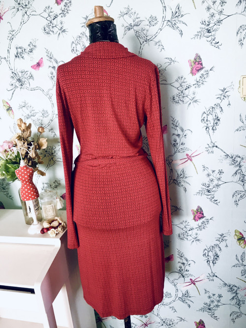 Šaty retro elegance — foto 5