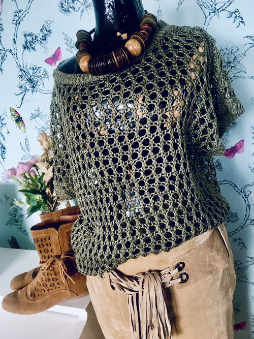 Top háčkovaný olivový — foto 2