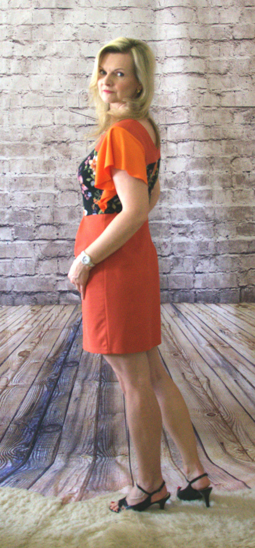 Šaty - Apricot - Vel. 44 — foto 3