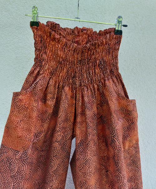 Turecké kalhoty Rezavé-bali batik — foto 2