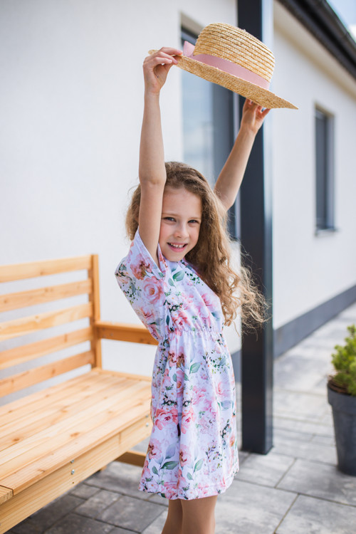 Šaty růže na bílé — foto 3