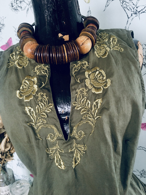 Halenka olivka s vyšíváním — foto 2