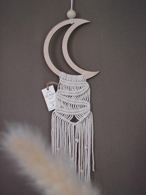 MACRAME dekorace na dřevěném výřezu - Měsíc — foto 2