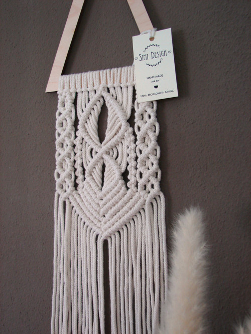 MACRAME dekorace na dřevěném výřezu - Trojúhelník — foto 2