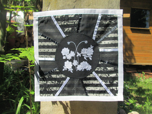 Mandala ,, Motýlí Jin - Jang " — foto 3