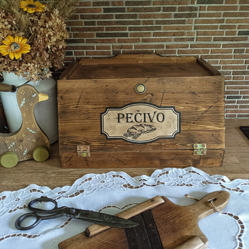 Dřevěný chlebník v rustikálním stylu — foto 3