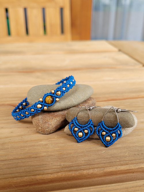 Macramé náramek - modrý s tygřím okem — foto 4