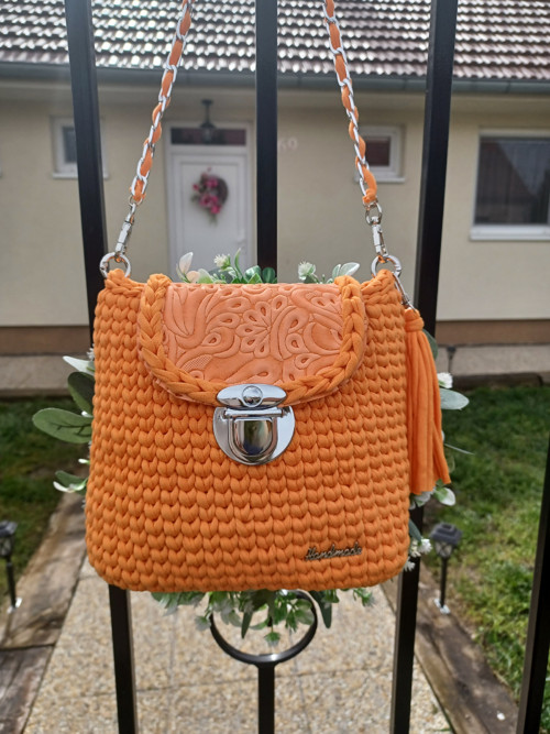 Oranžová háčkovaná kabelka — foto 5