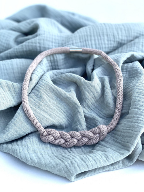 Přírodní béžový šňůrový náhrdelník “Macrame” — foto 2