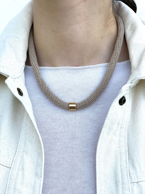 Přírodní béžový šňůrový náhrdelník “Macrame” — foto 4