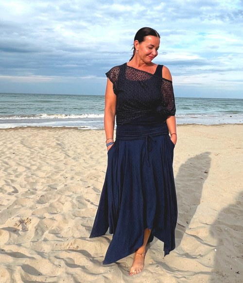 Tmavě modrá sukně s cípy — foto 6