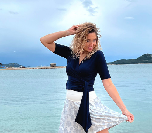 Tunika s mašlovým vázáním tmavě modrá — foto 6