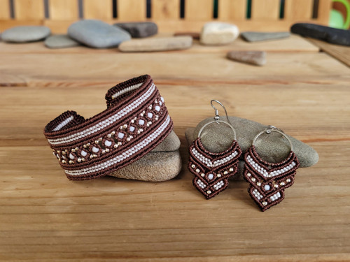 Macramé náušnice - hnědobílé — foto 4