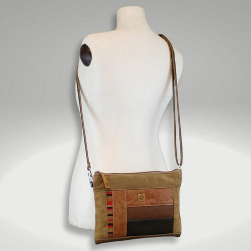 Crossbody Tia maxi celokožená — foto 5