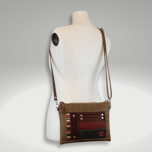 Crossbody Tia maxi celokožená — foto 5