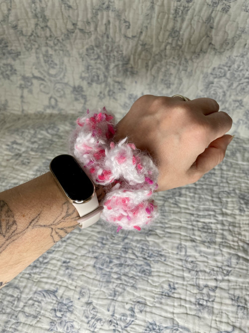 Háčkovaná gumička bílo-růžová — foto 2