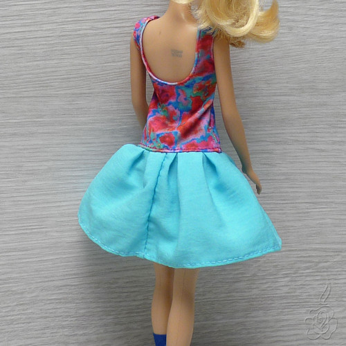 Barevné šatičky pro Barbie — foto 3