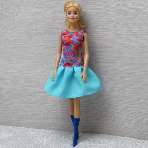 Barevné šatičky pro Barbie — foto 2