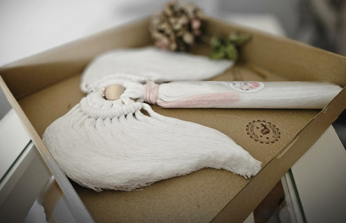 BOHO ANDĚL MACRAME s růžovým opaskem — foto 2