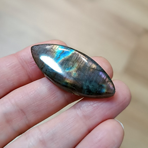 Labradorit, ID 3979, 40x16 mm — foto 2