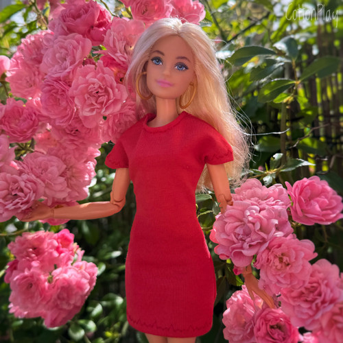 Červené šaty pro Barbie — foto 2
