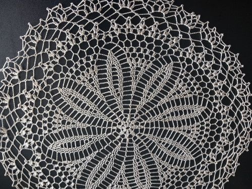 Dečka háčkovaná béžová, Venuše. Vel.53 cm — foto 3