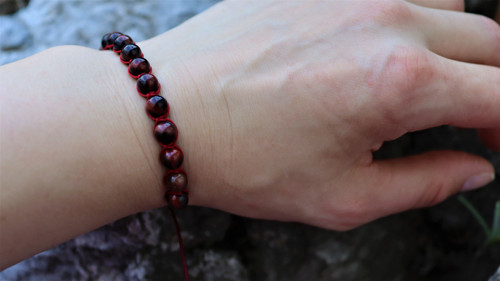 Náramek macramé "jiskrné býčí oko" — foto 2
