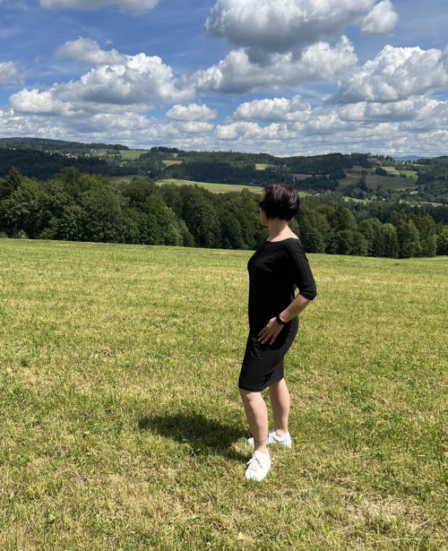Úpletové šaty-jednobarevné — foto 2