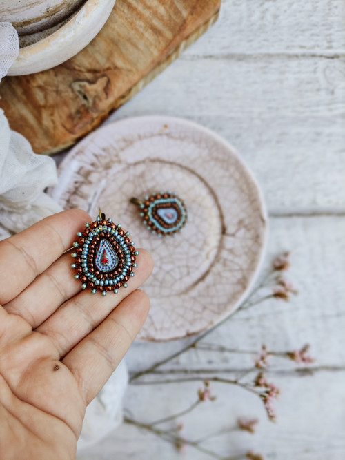Arabesque n.7 - vyšívané náušnice — foto 3