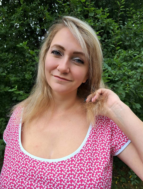 Šaty psí kostičky bílé na červené — foto 2