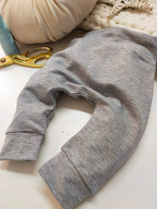 Dětské tepláky baggy šedé 6-9m — foto 2