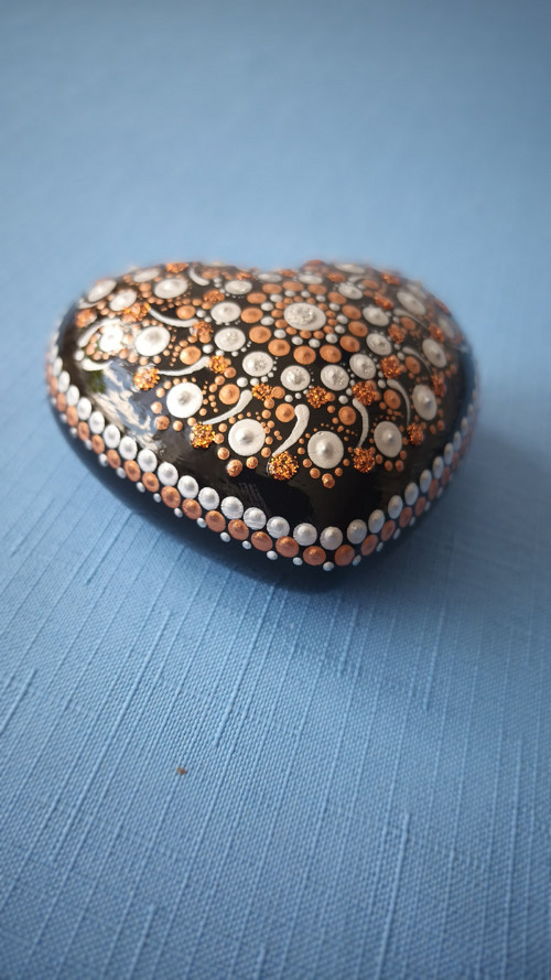 Srdce malovaný kámen, mandala — foto 2