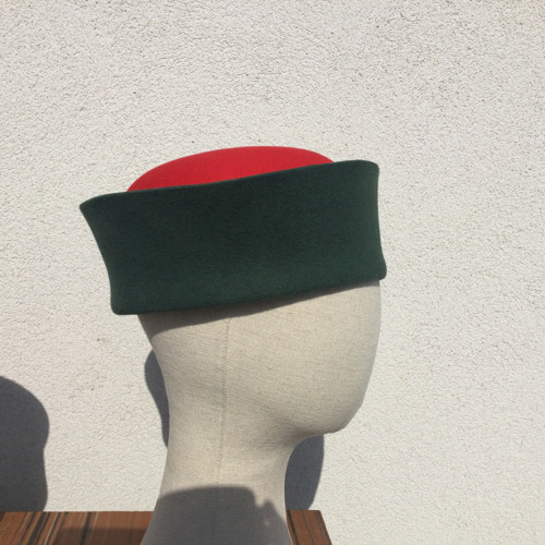 Středověký klobouk dvoubarevný 62 cm — foto 2