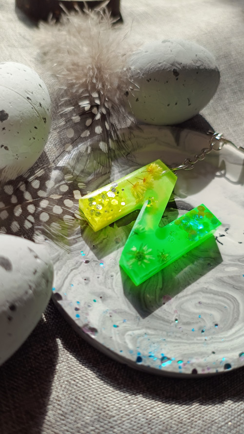 Letter "N" Green Yellow Flower — foto 4