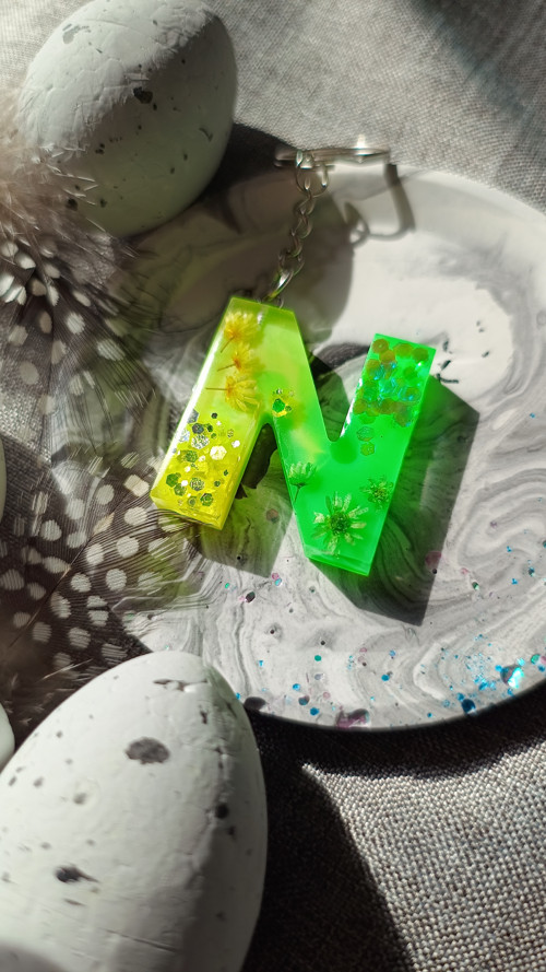 Letter "N" Green Yellow Flower — foto 3
