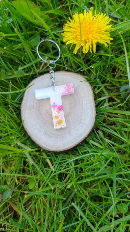 Letter "T" Flower art — foto 2