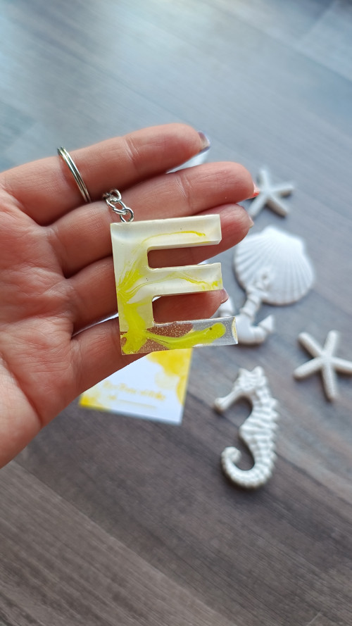 Letter "E" Yellow White — foto 4