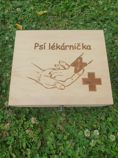 Dřevěná truhlička jako psí lékárnička — foto 5