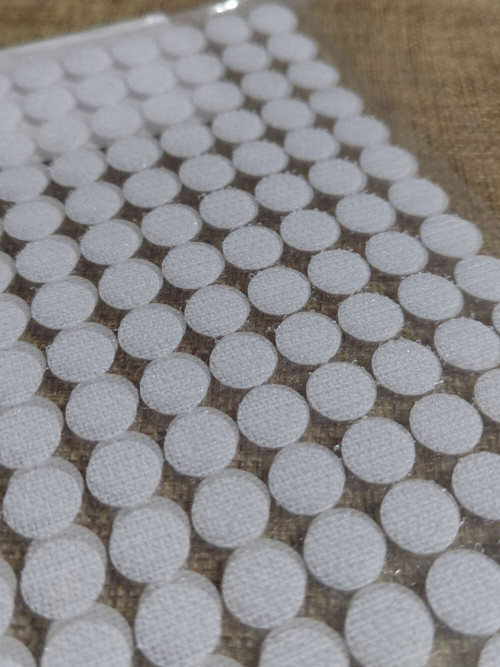 Suchý zip samolepicí kolečka Ø10 mm bílá — foto 2